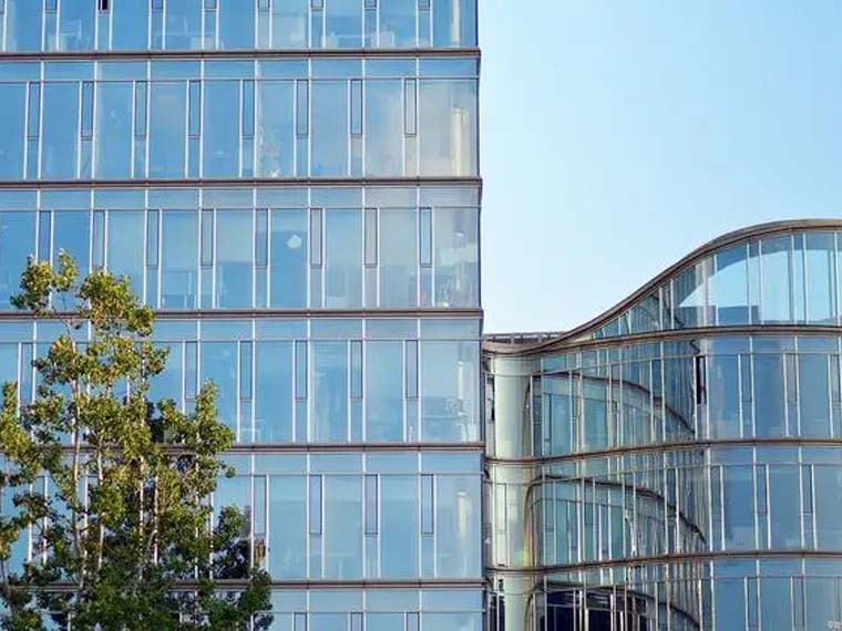 为啥越来越多的建筑，选择玻璃幕墙装饰？都是看中这些好处